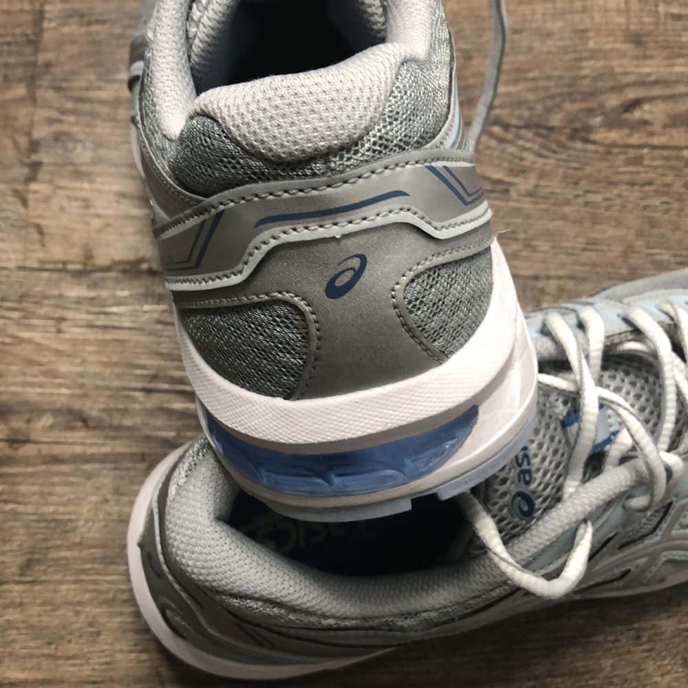 ASICS - Picture 4 of 7